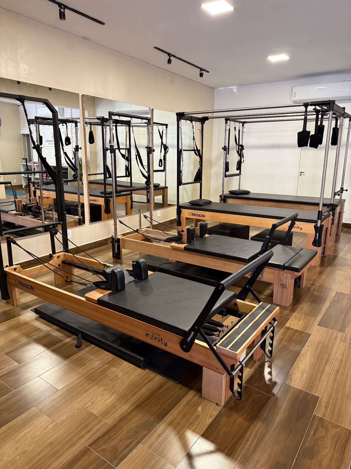 Reformers e equipamentos de Pilates no estúdio Thalita Salgado em Belo Horizonte